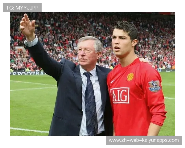 C罗与队友亲密互动，更衣室氛围融洽，c罗与球迷合影